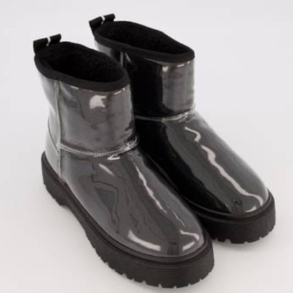 NEW Steve Madden Black Ankle Boot Faux Sherpa Ugg Style in Clear Gloss Size 7.5 - Picture 1 of 16